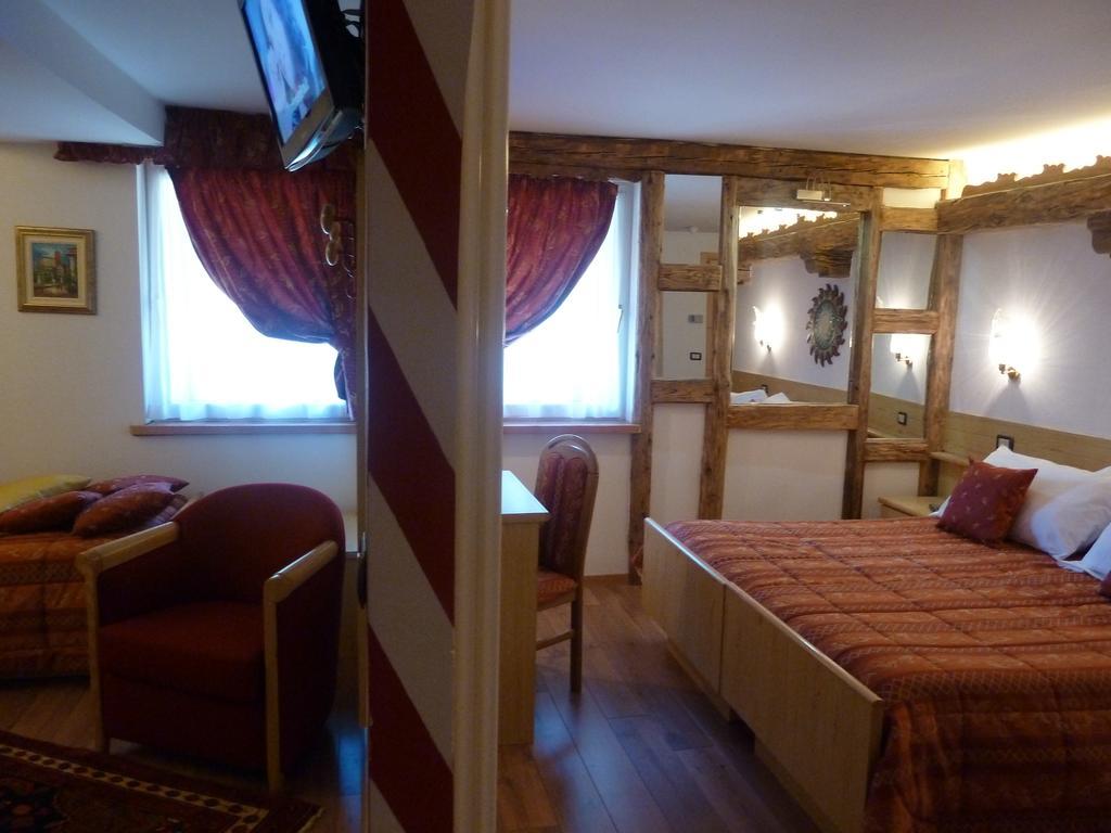 Hotel Ancora Castello-Molina di Fiemme Rum bild