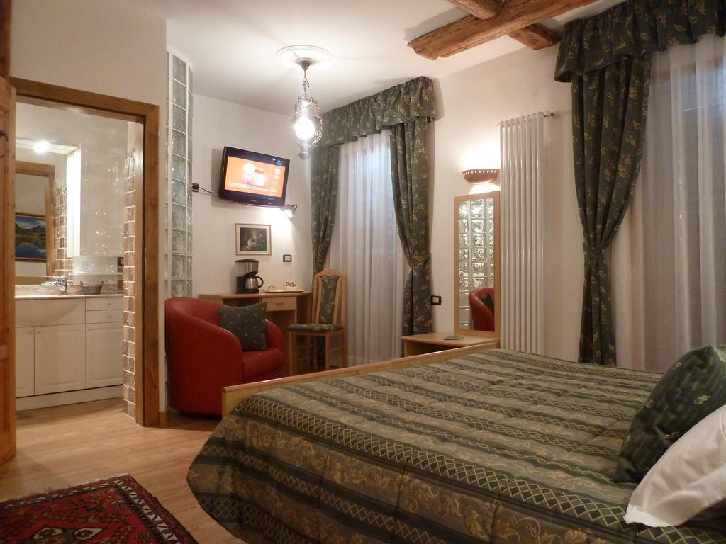 Hotel Ancora Castello-Molina di Fiemme Rum bild