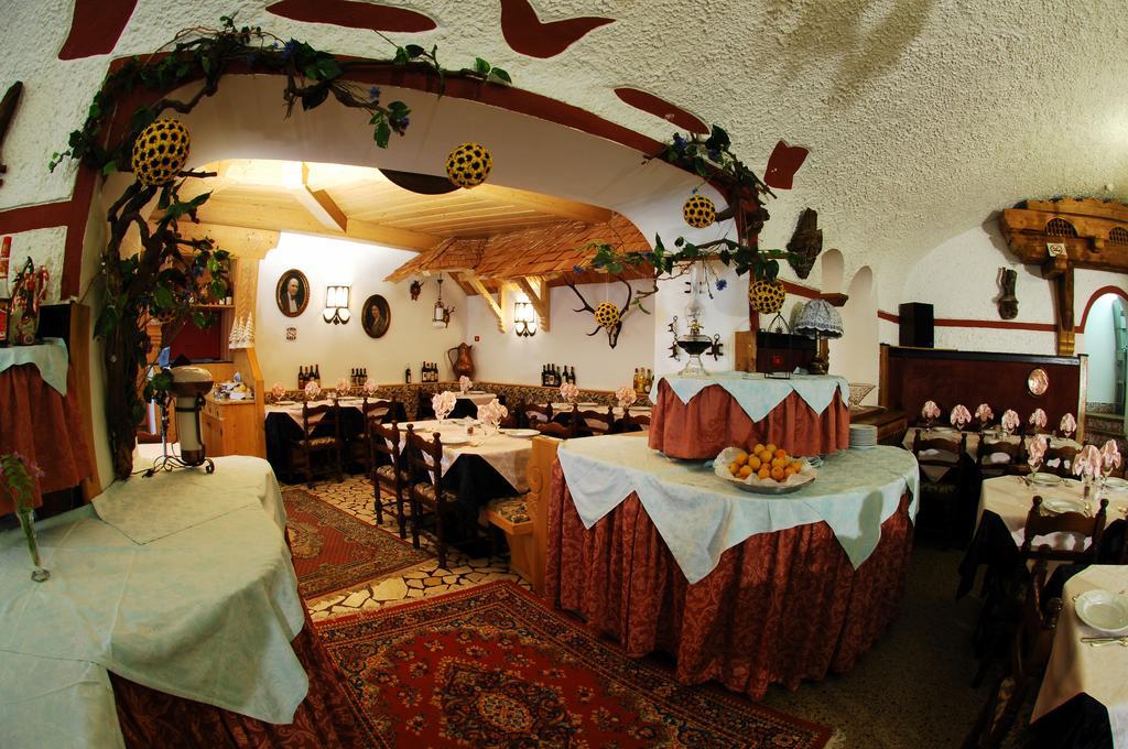 Hotel Ancora Castello-Molina di Fiemme Exteriör bild