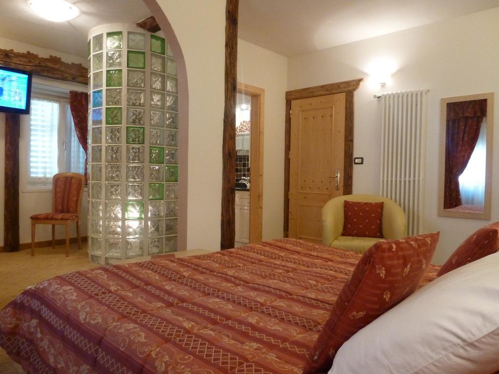 Hotel Ancora Castello-Molina di Fiemme Rum bild