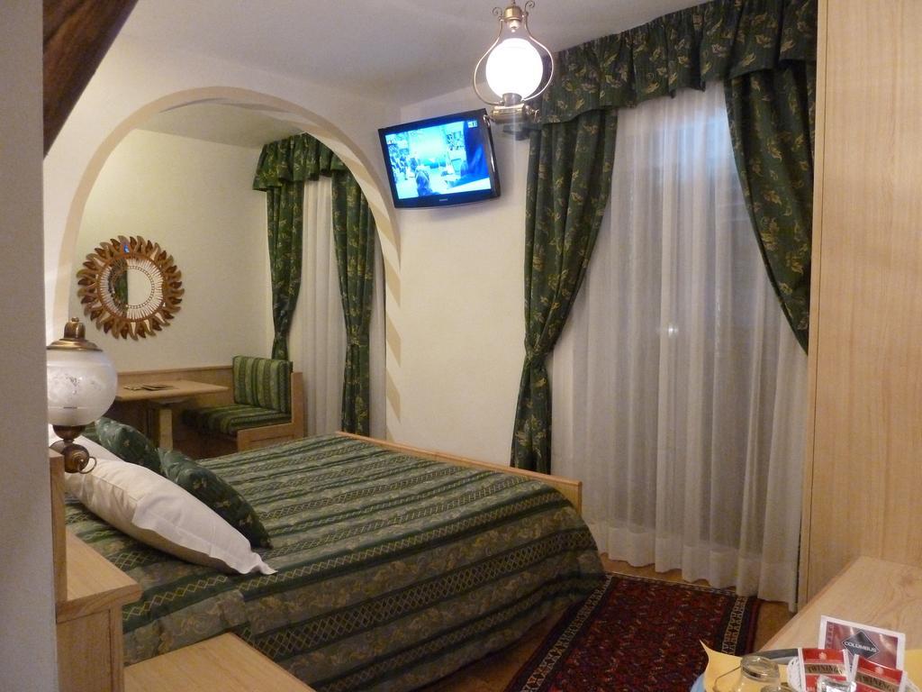 Hotel Ancora Castello-Molina di Fiemme Rum bild