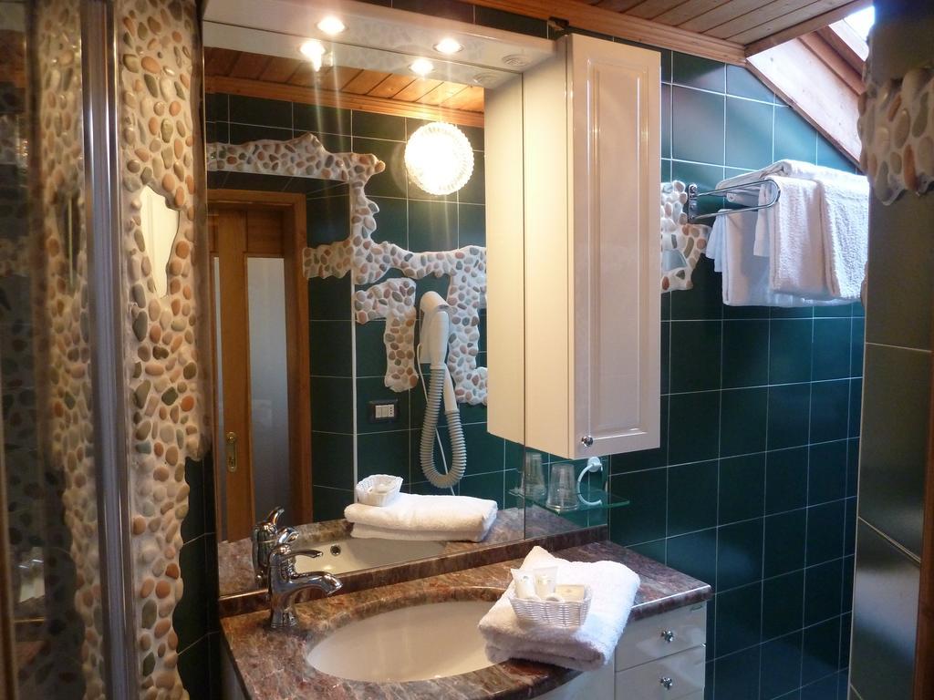 Hotel Ancora Castello-Molina di Fiemme Rum bild