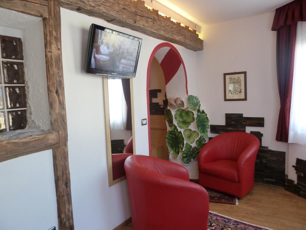 Hotel Ancora Castello-Molina di Fiemme Rum bild