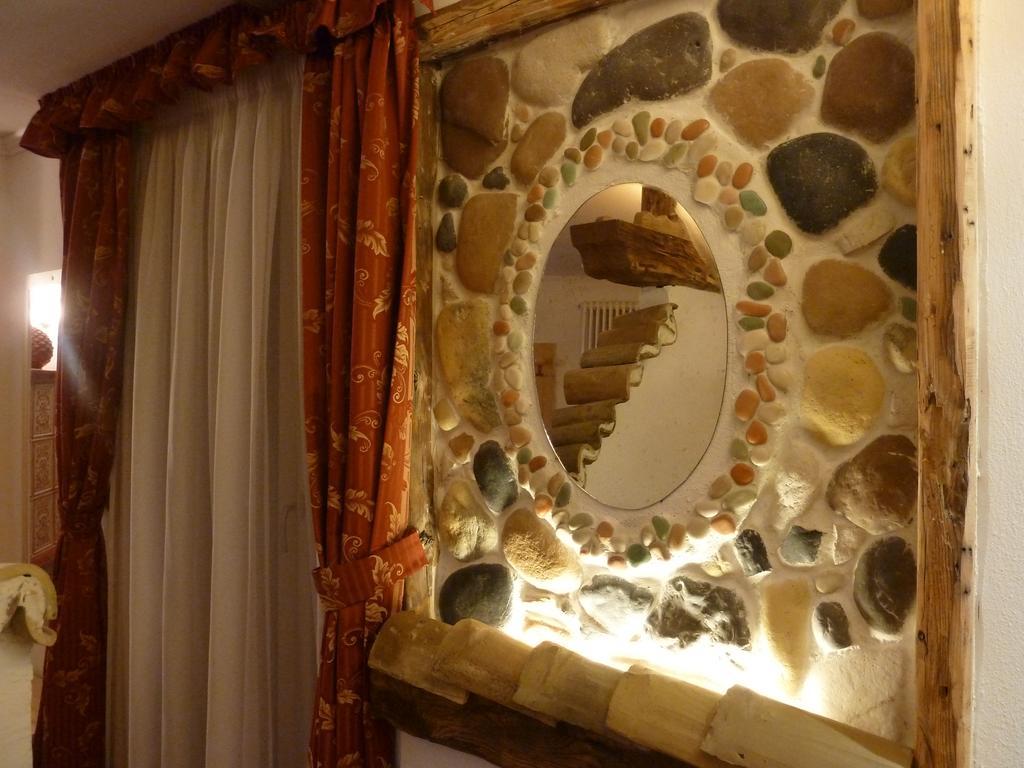 Hotel Ancora Castello-Molina di Fiemme Rum bild
