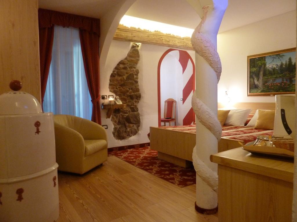 Hotel Ancora Castello-Molina di Fiemme Rum bild