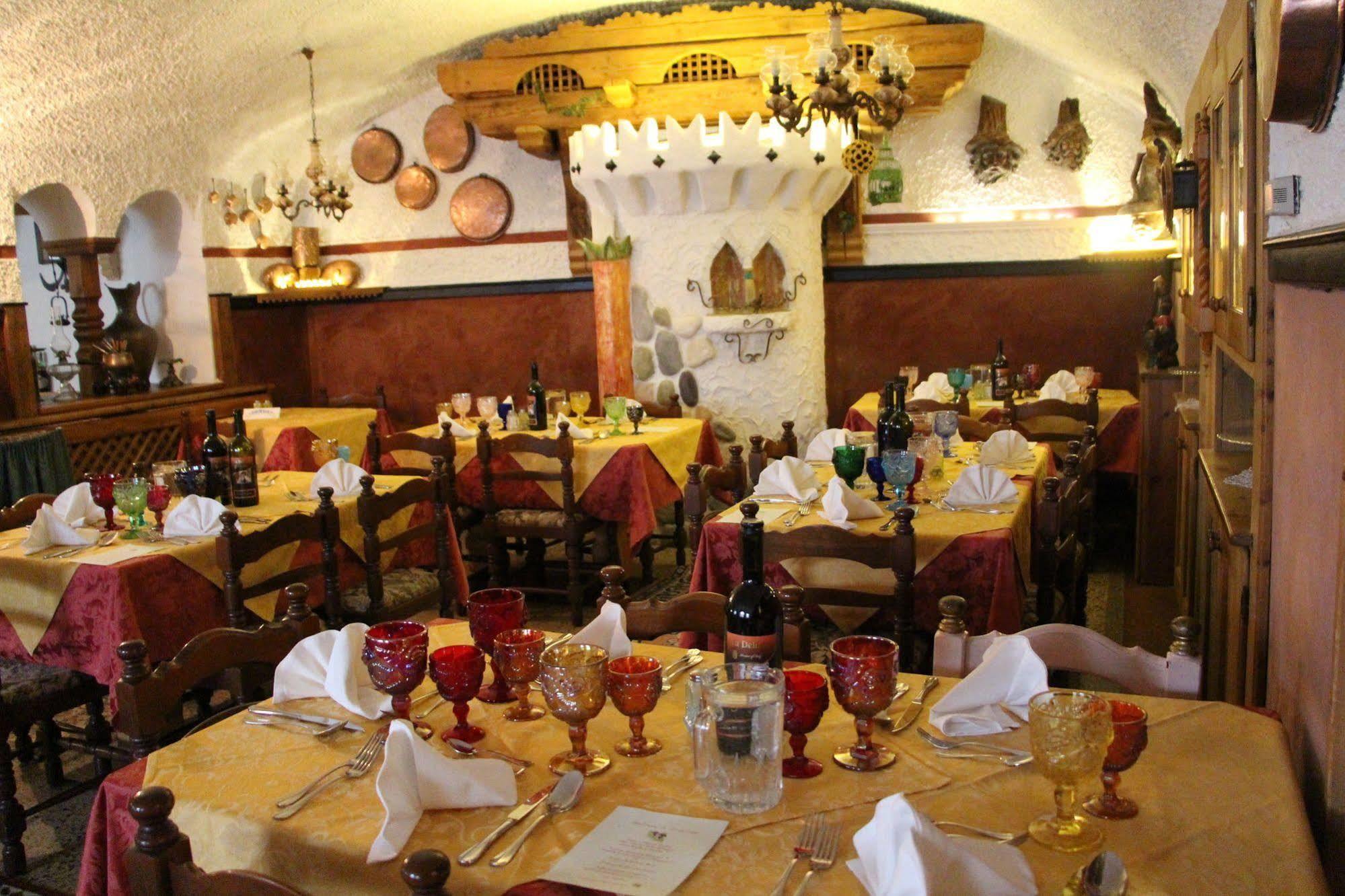 Hotel Ancora Castello-Molina di Fiemme Exteriör bild