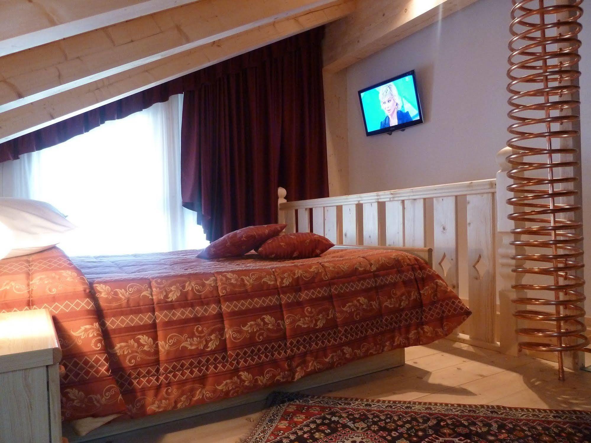 Hotel Ancora Castello-Molina di Fiemme Exteriör bild