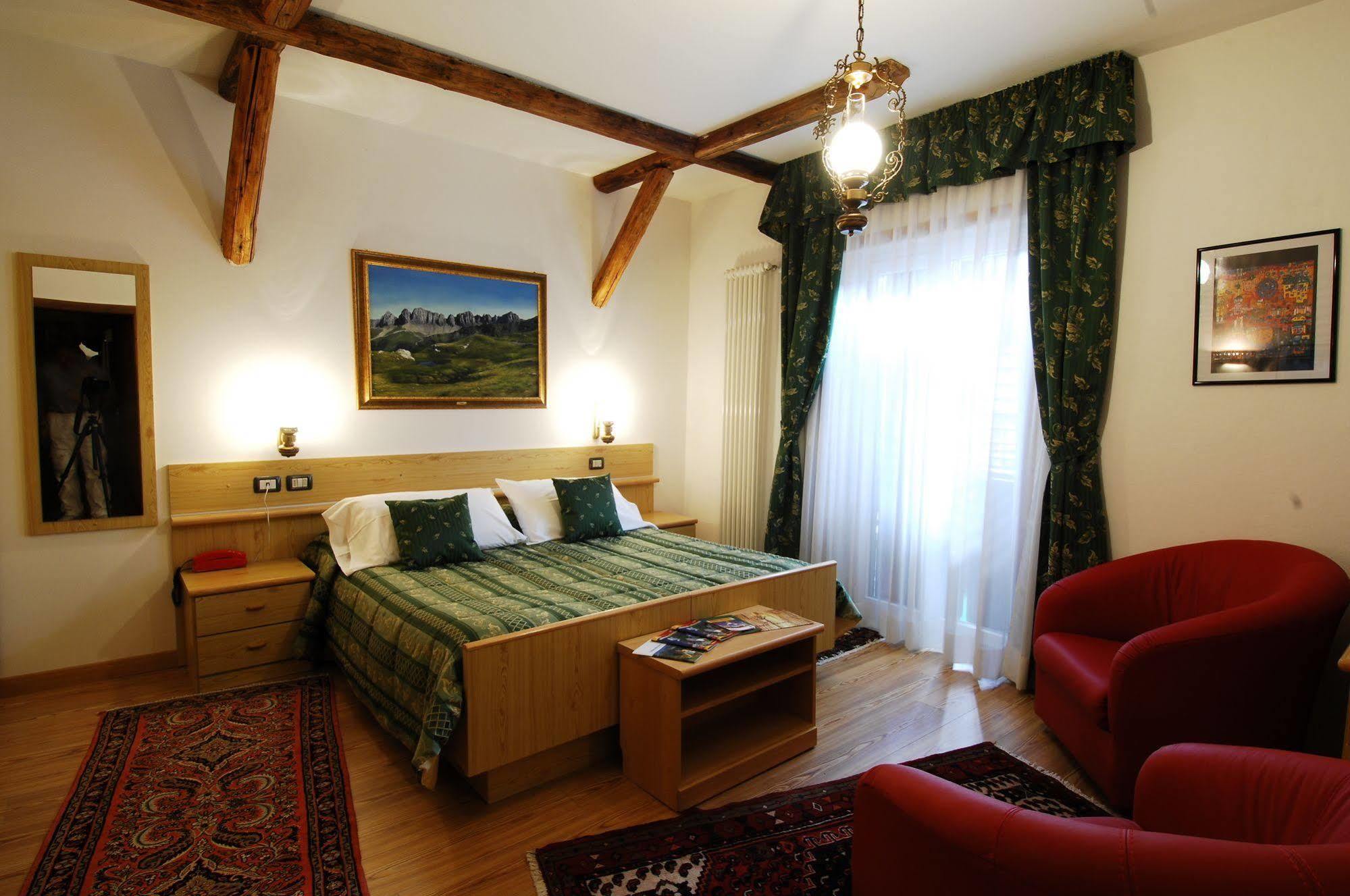 Hotel Ancora Castello-Molina di Fiemme Exteriör bild